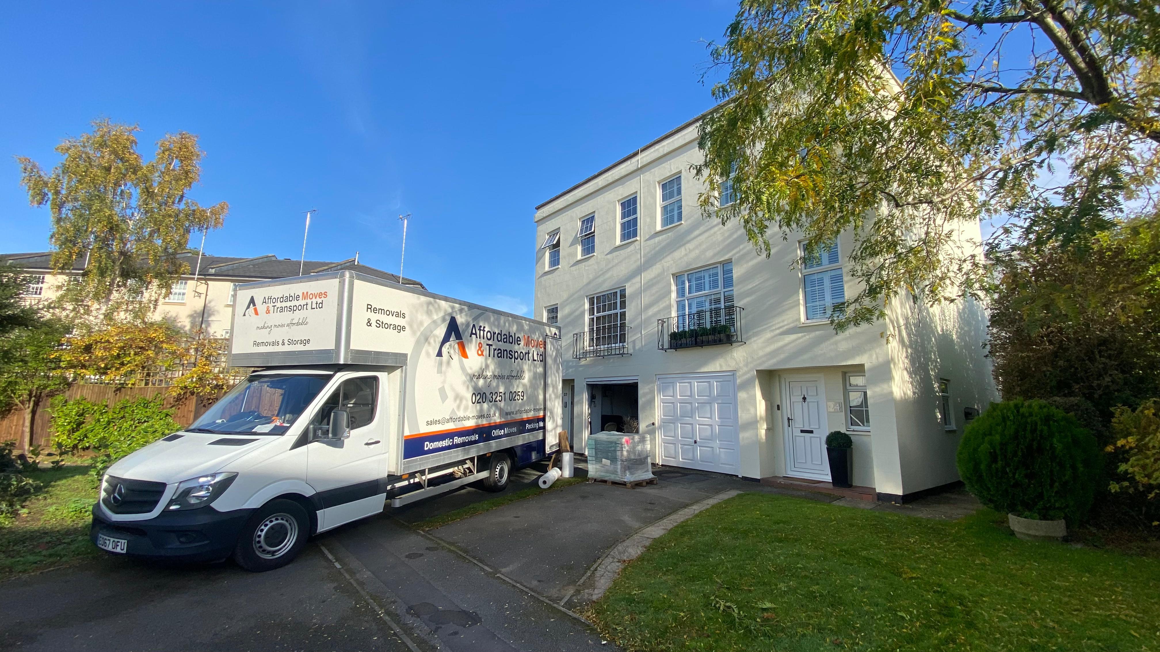 Eco-friendly removal van with low emissions